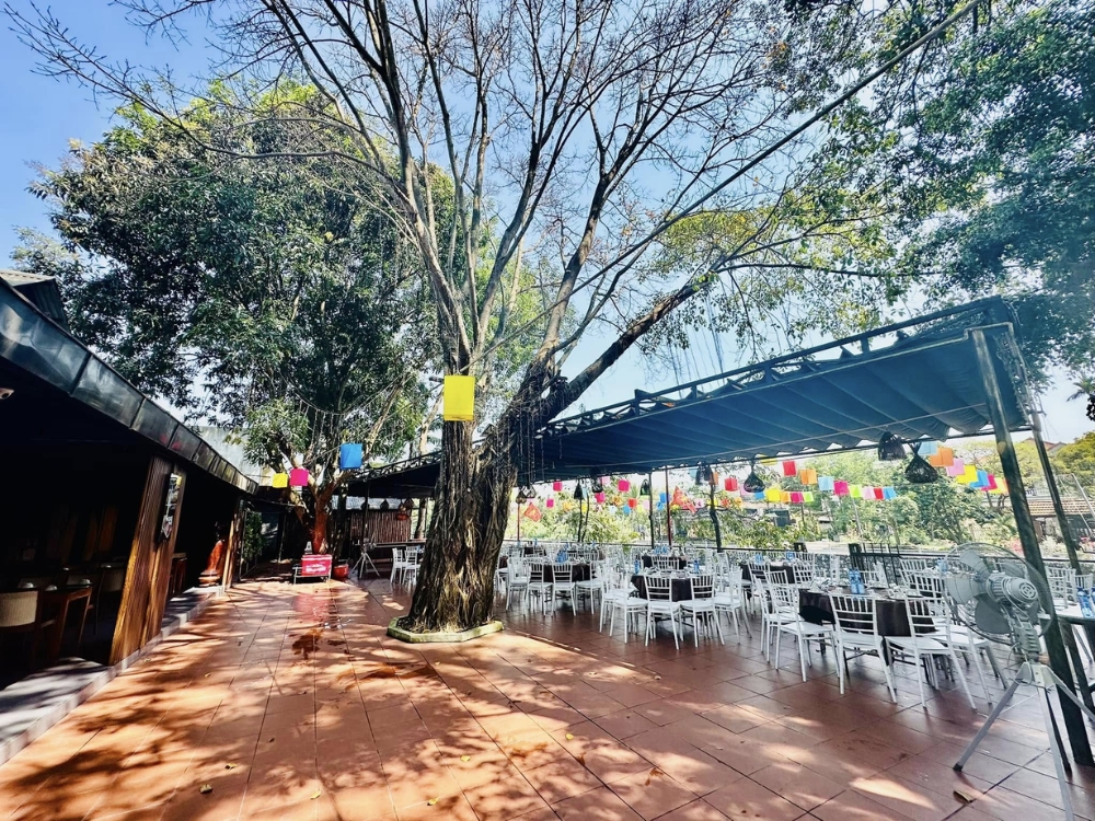 Không gian nhà hàng